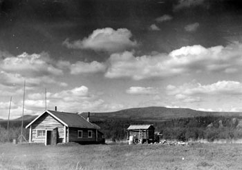 Notre maison à Old Crow au Yukon, 1945-1946. 