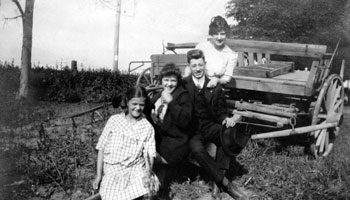 Elizabeth (Honey), Mary, Mark and Anna. ca. 1914.