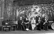L'orchestre de Dawson, 1926. Claude se trouve dans la dernière rangée, à l'extrême droite. Son ami Andrew 